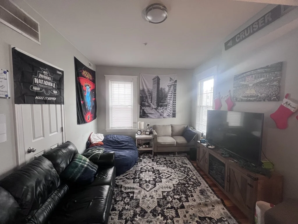 247 L St, South Boston