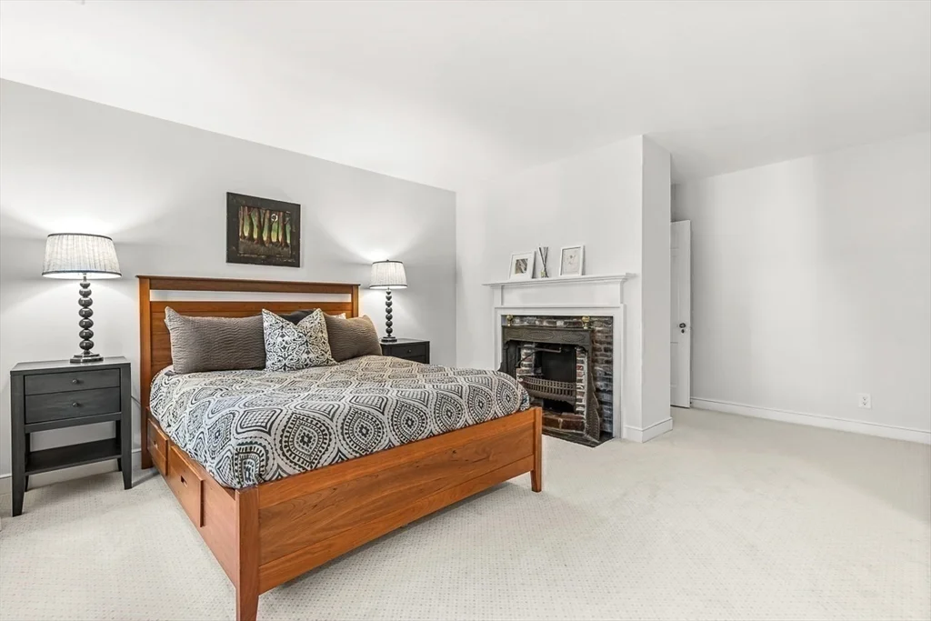 2 Phillips Pond Rd, Natick