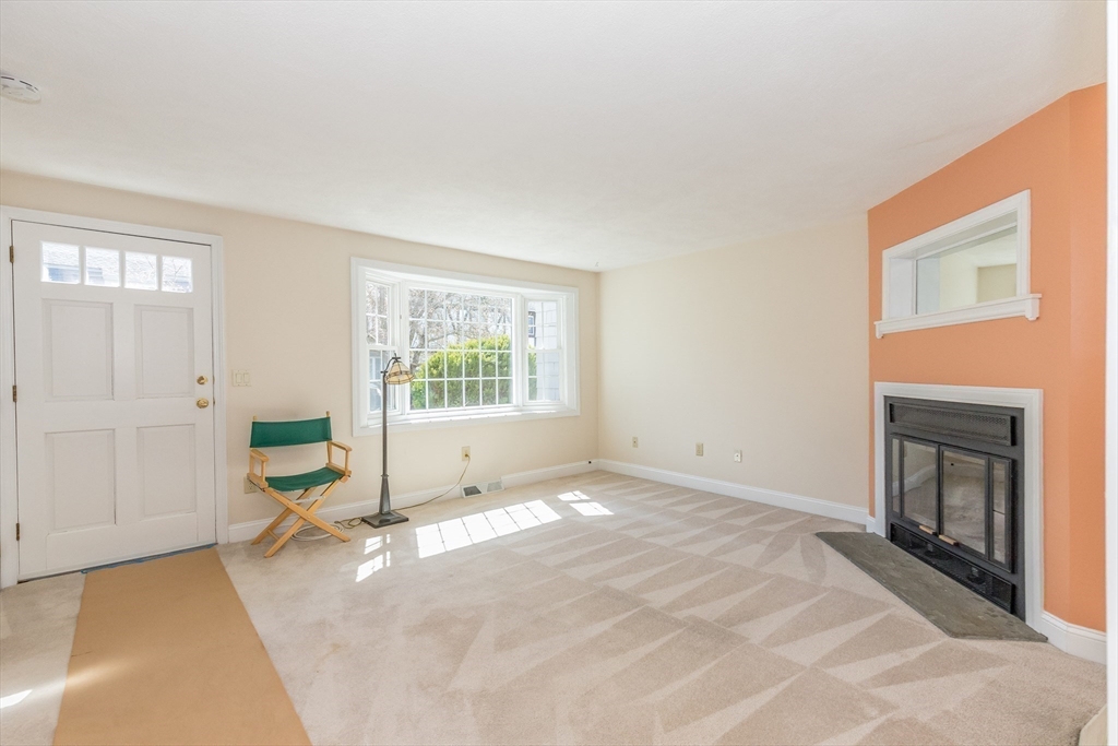 55 Prescott Dr, Chelmsford