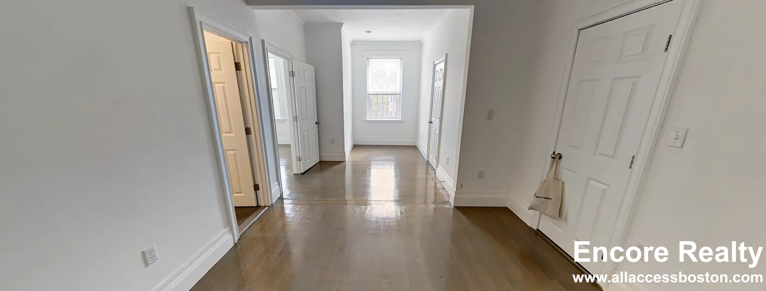 106 Queensberry St, Fenway