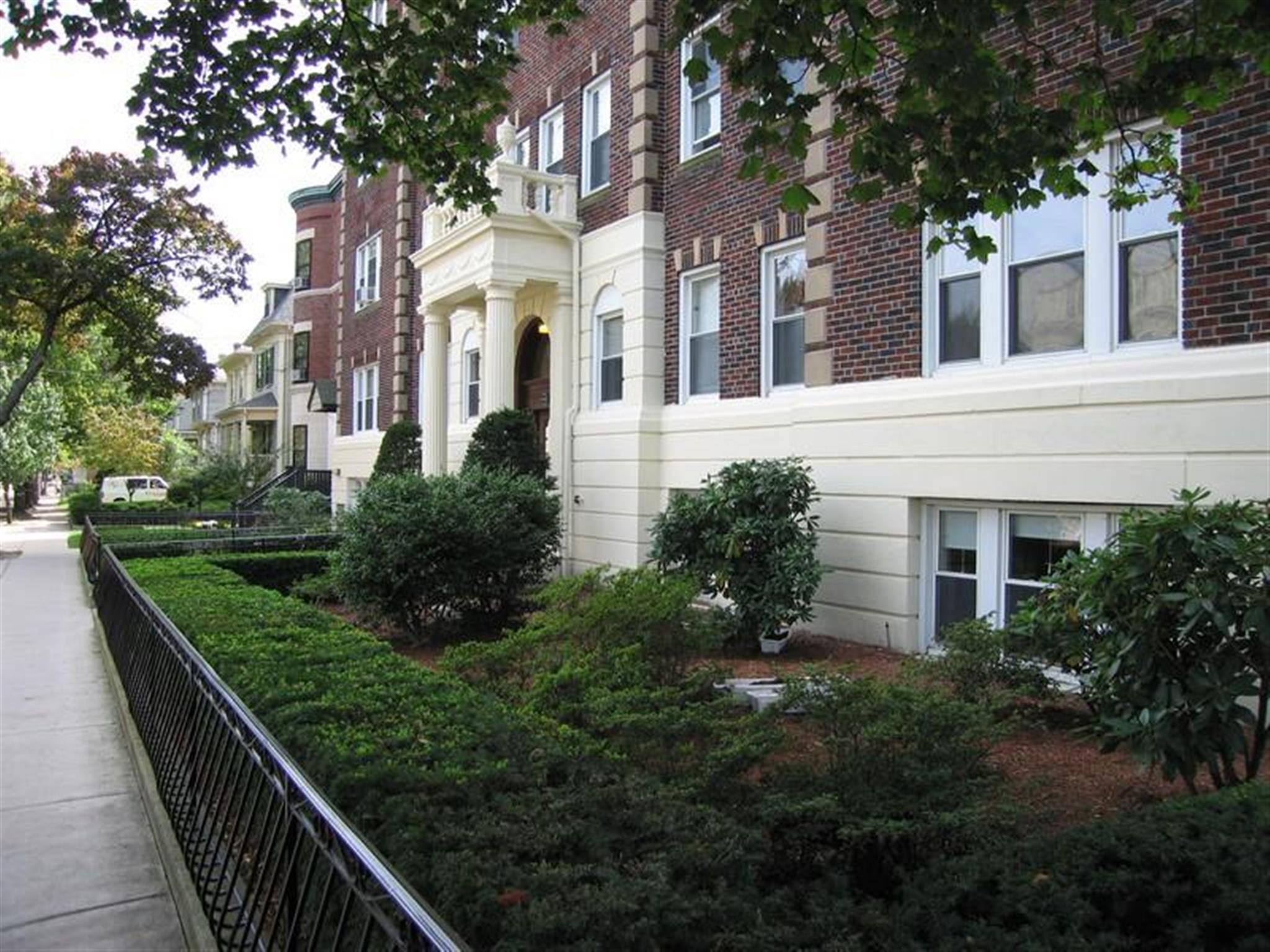 1 bed, 1 bath apartment for rent at 12 Wendell St, Harvard Square — photo 1 of 9