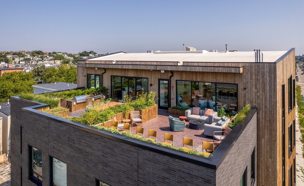 282 Bremen St, East Boston