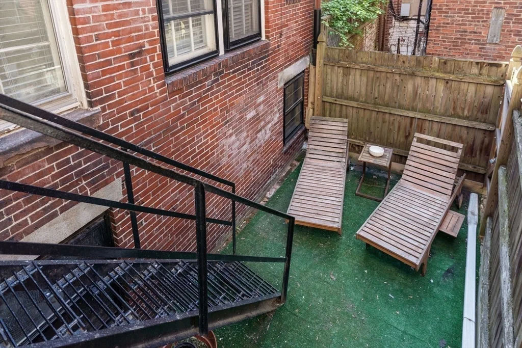 62 West Cedar St, Beacon Hill