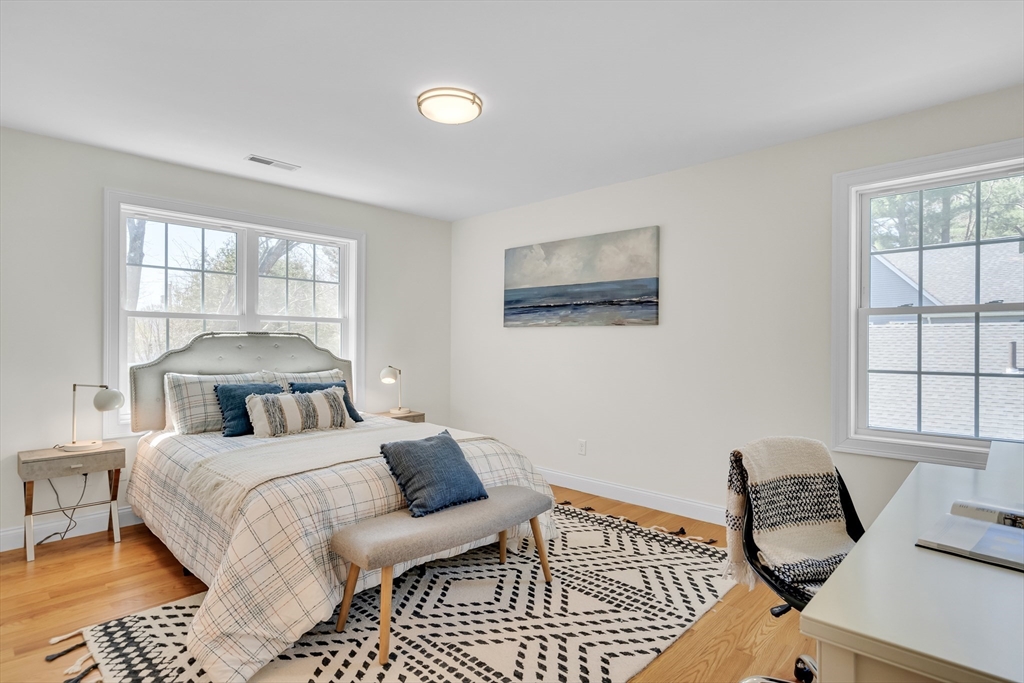 19 Bryn Mawr Rd, Wellesley