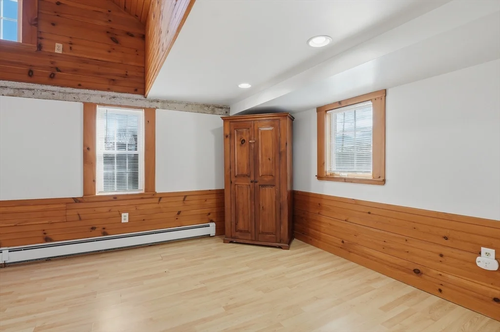 92 Main St, Hopkinton