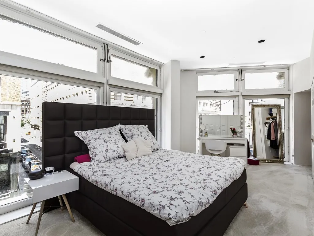 86 South, Leather District