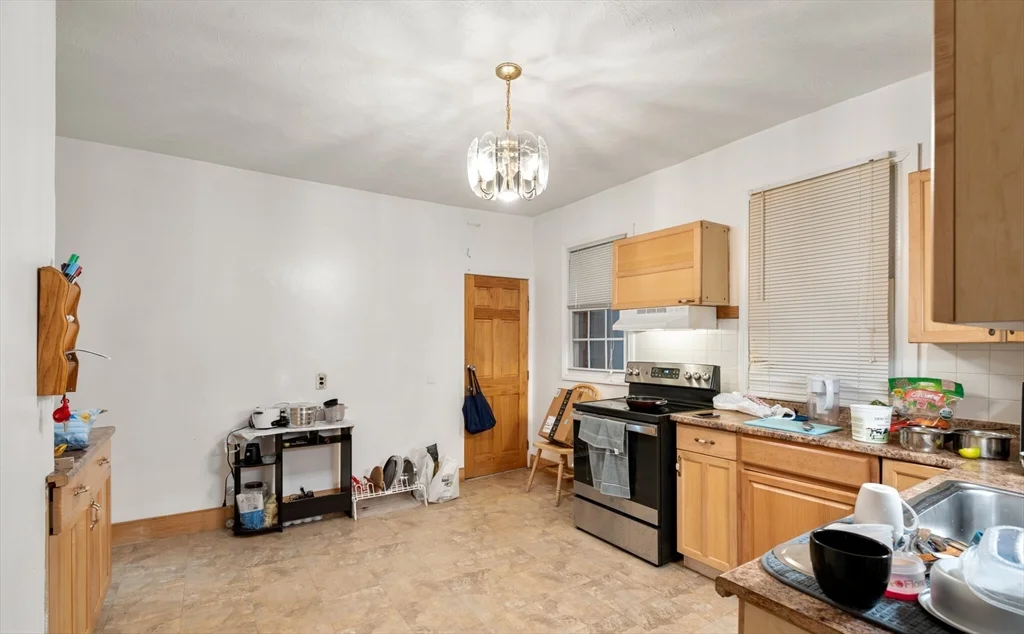 78 Hillside St, Mission Hill