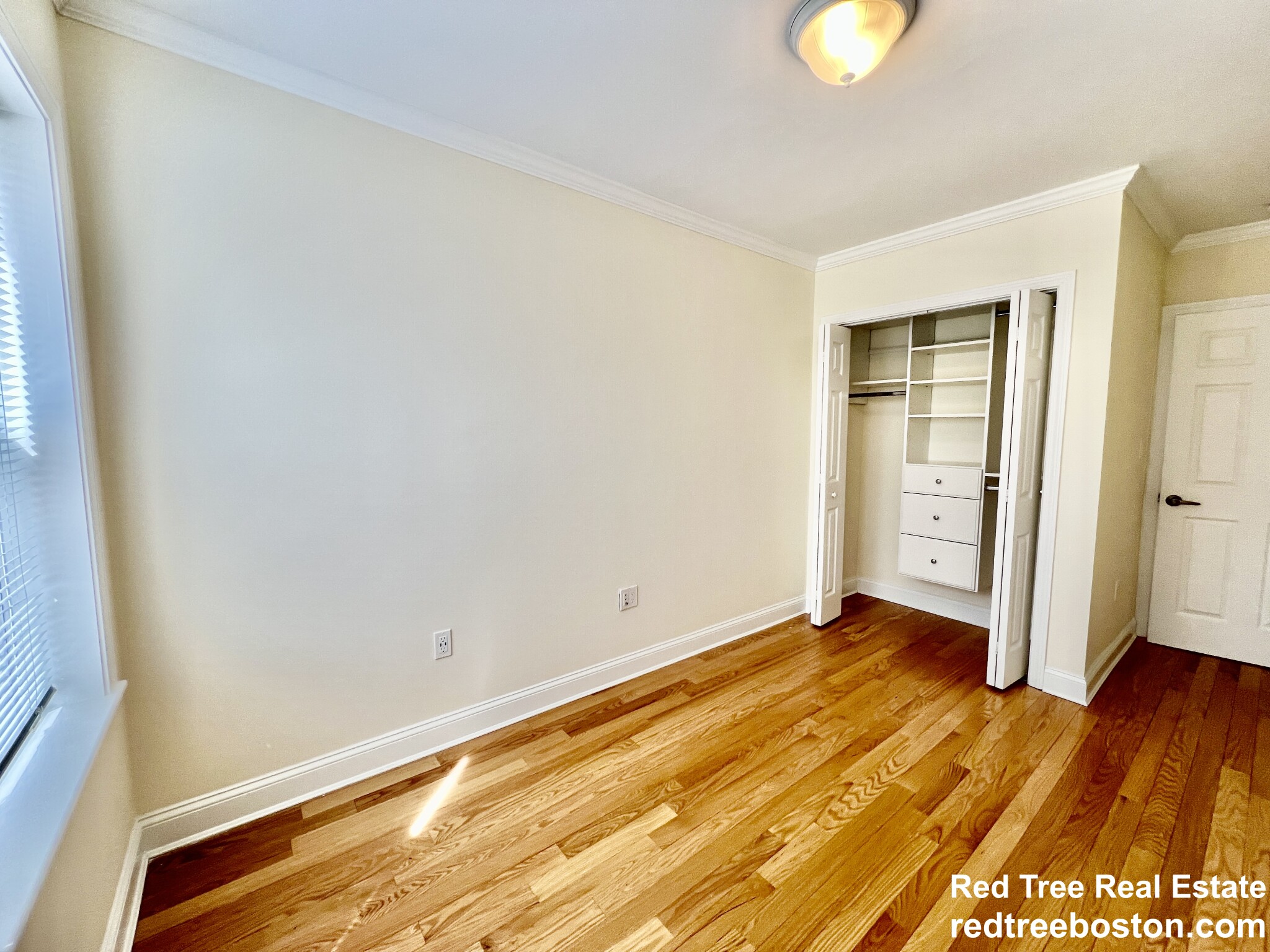 180 Thornton Rd, Chestnut Hill