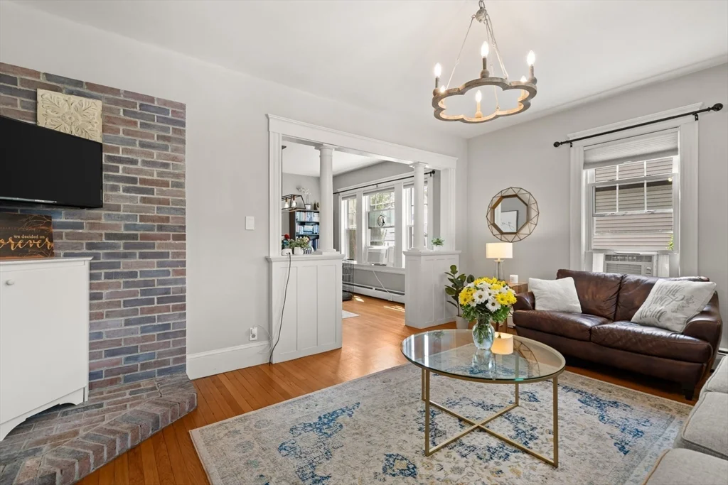 196 Waverley Rd, North Andover