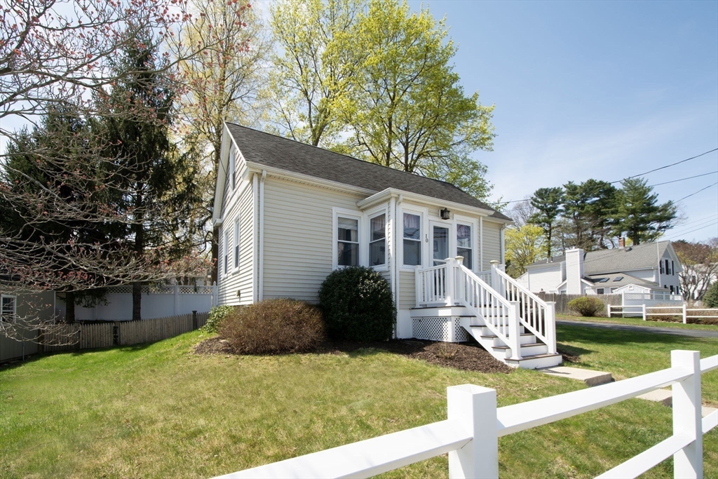 10 Hollis St, South Weymouth