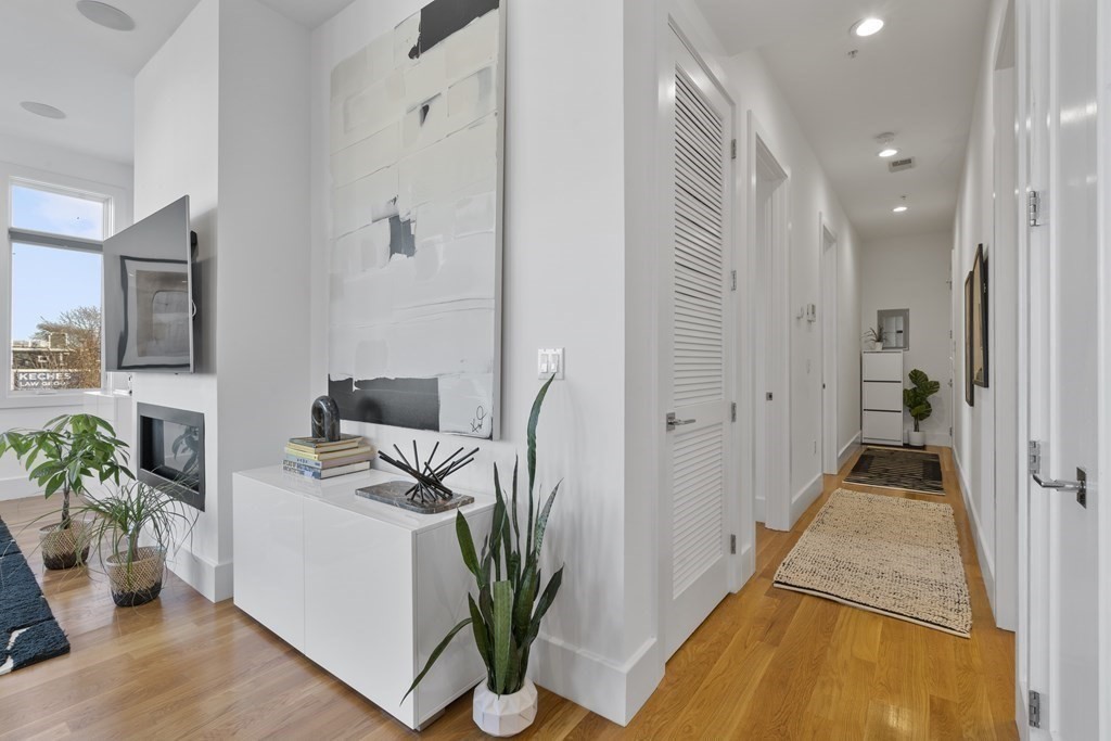 5 Mohawk St, South Boston