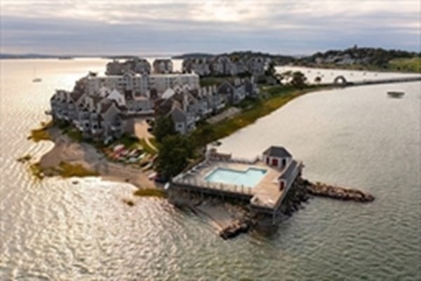 304 Commodore Ct, Spinnaker Island