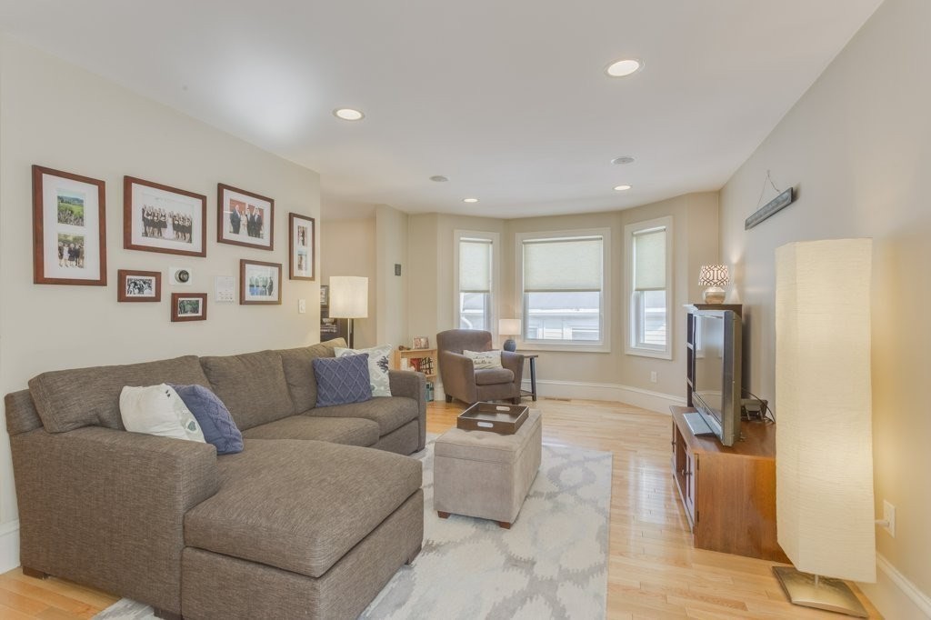 13 Downer Ct, Dorchester