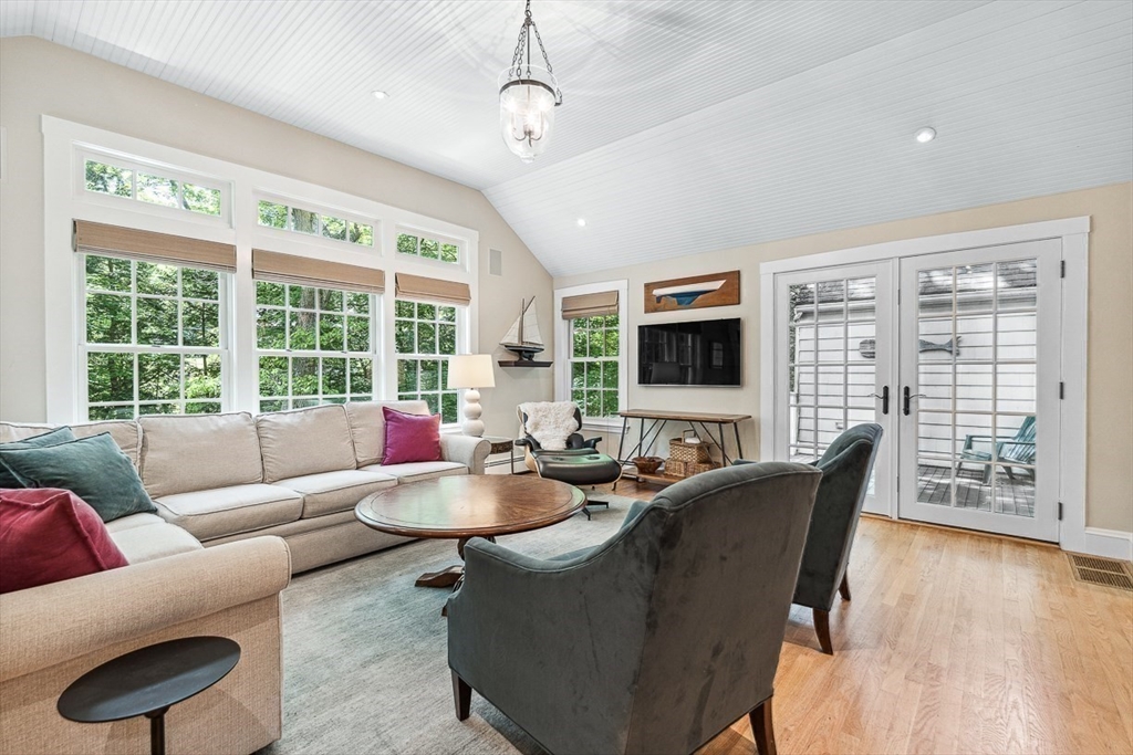 37 Tennyson Rd, Wellesley