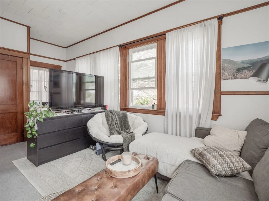 3 Monmouth St, Spring Hill