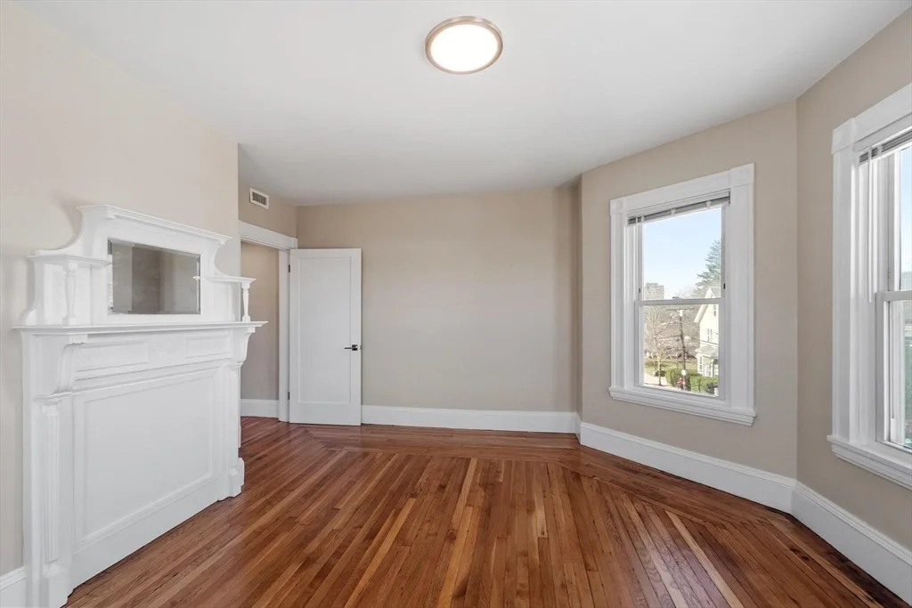 1590 Cambridge St, Mid-Cambridge