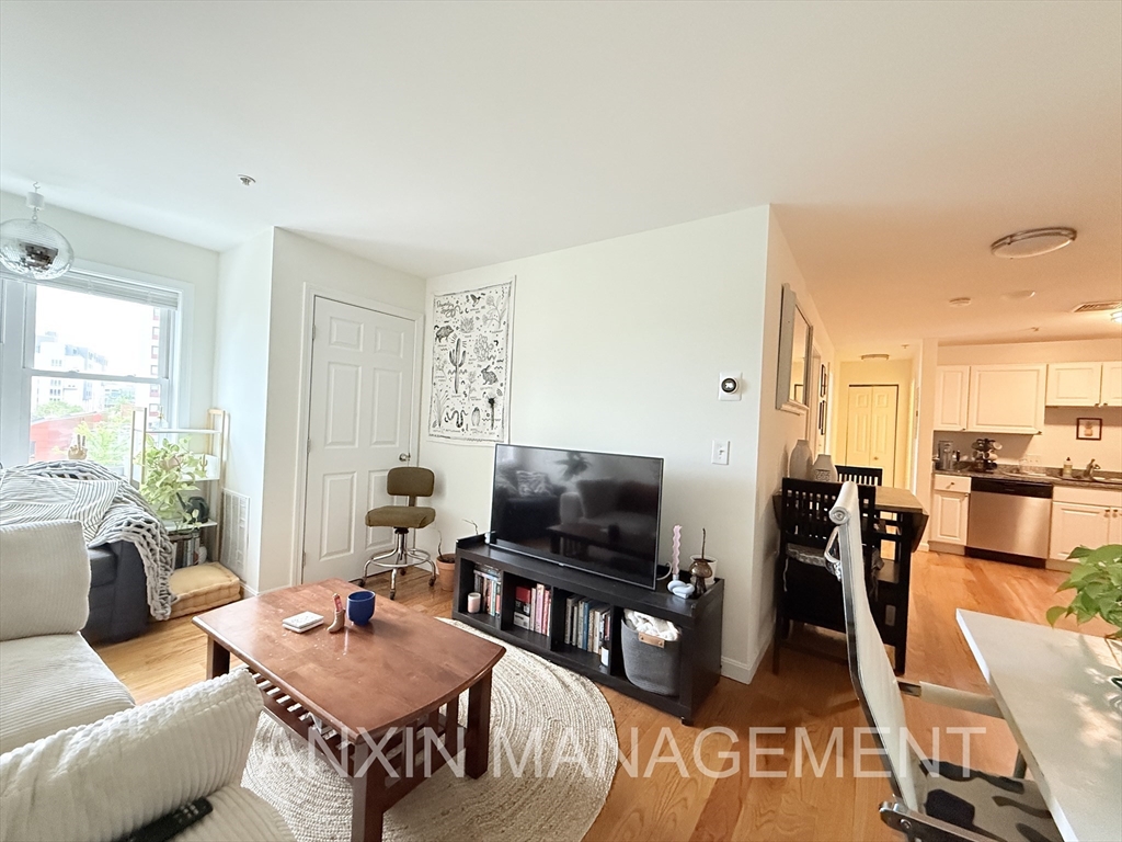 660 Cambridge St, East Cambridge