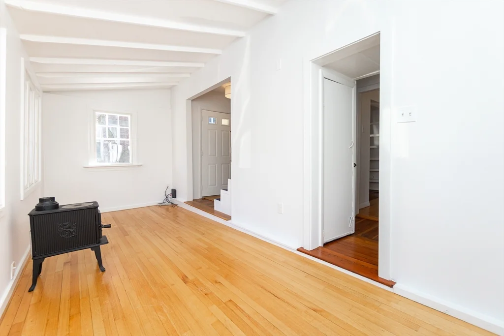 4 Cogswell Pl, North Cambridge