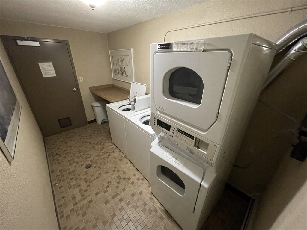 81 Green St, North Brookline