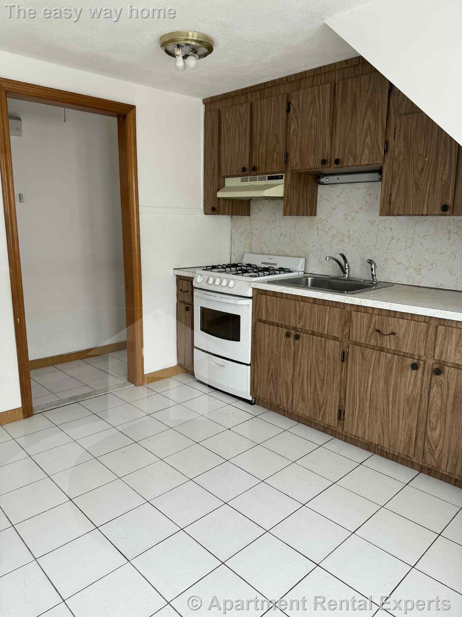 10 Windsor Rd, Tufts