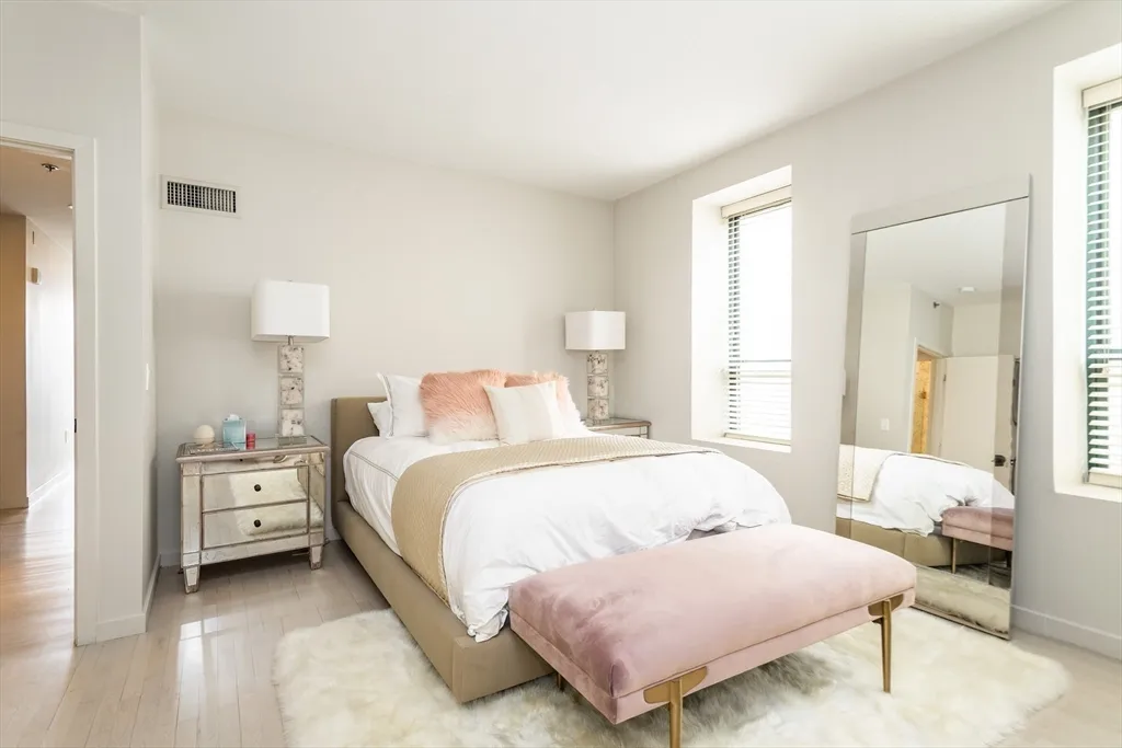 755 Boylston St, Back Bay