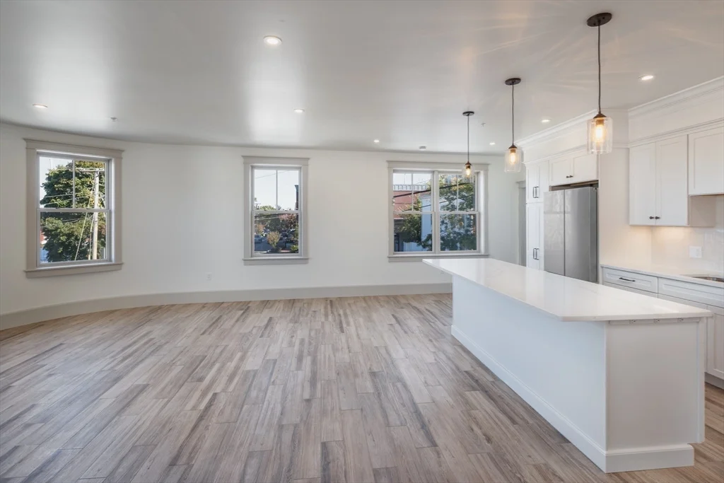 6 Market St, Newburyport