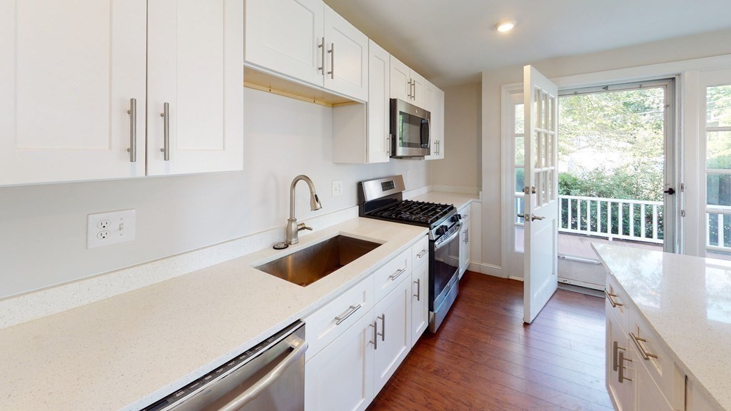 37 Walnut Pl, Newtonville