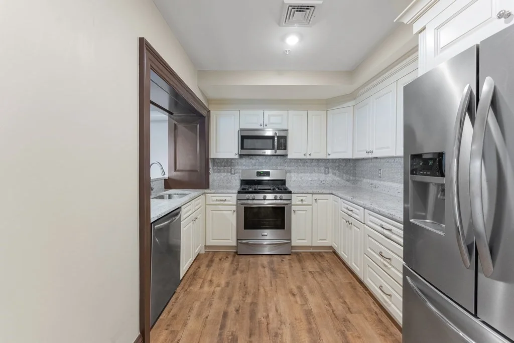 6 Main St Ext, Downtown