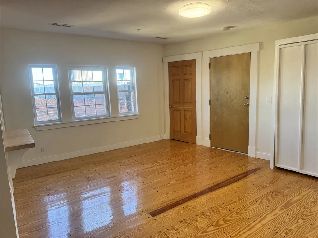 300 Main St, Southbridge