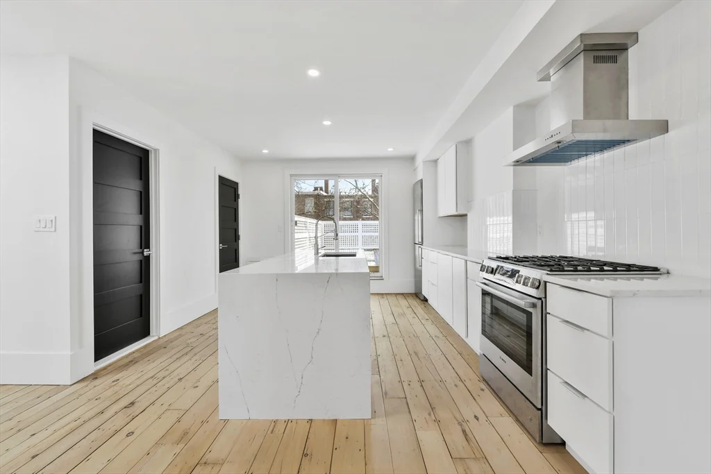 31 Pleasant St, Charlestown