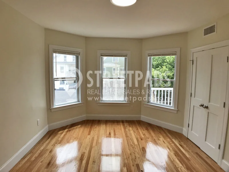 327 Highland Ave, Powder House Square