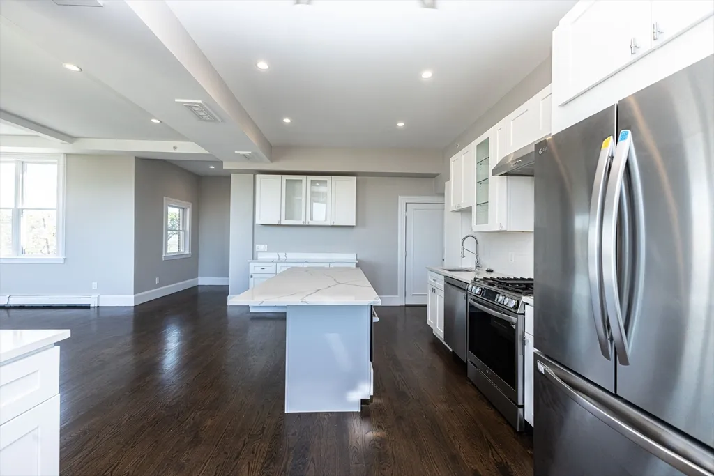 85 Regent St, Roxbury