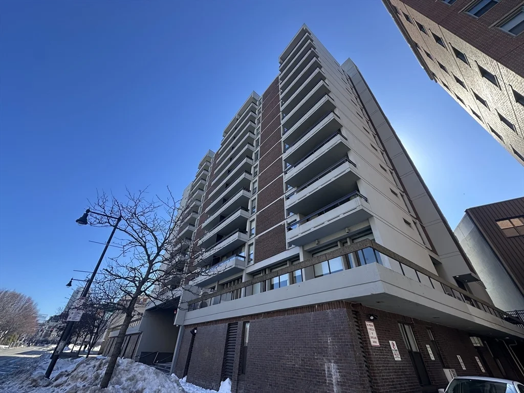 566 Commonwealth Ave, Fenway