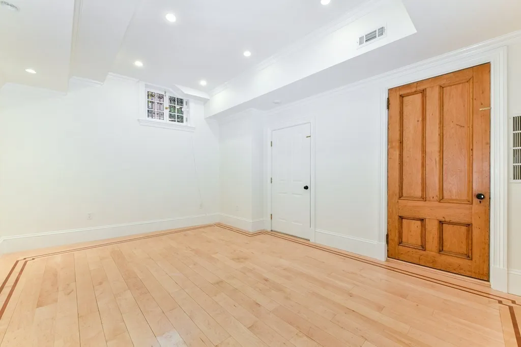 48 Mount Vernon St, Beacon Hill