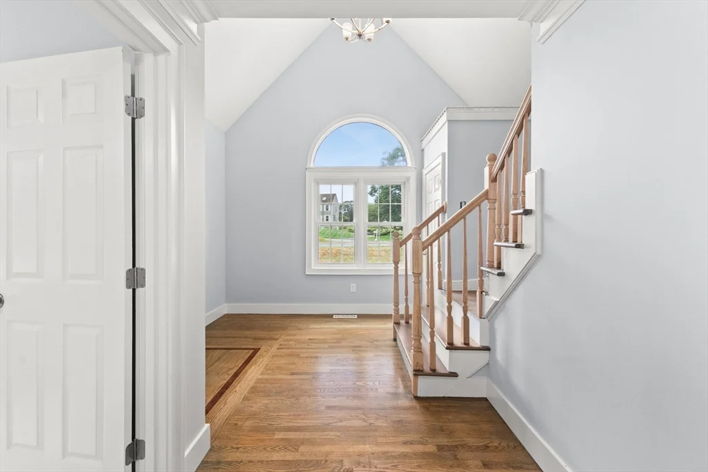 24 Country Club Dr, Plymouth