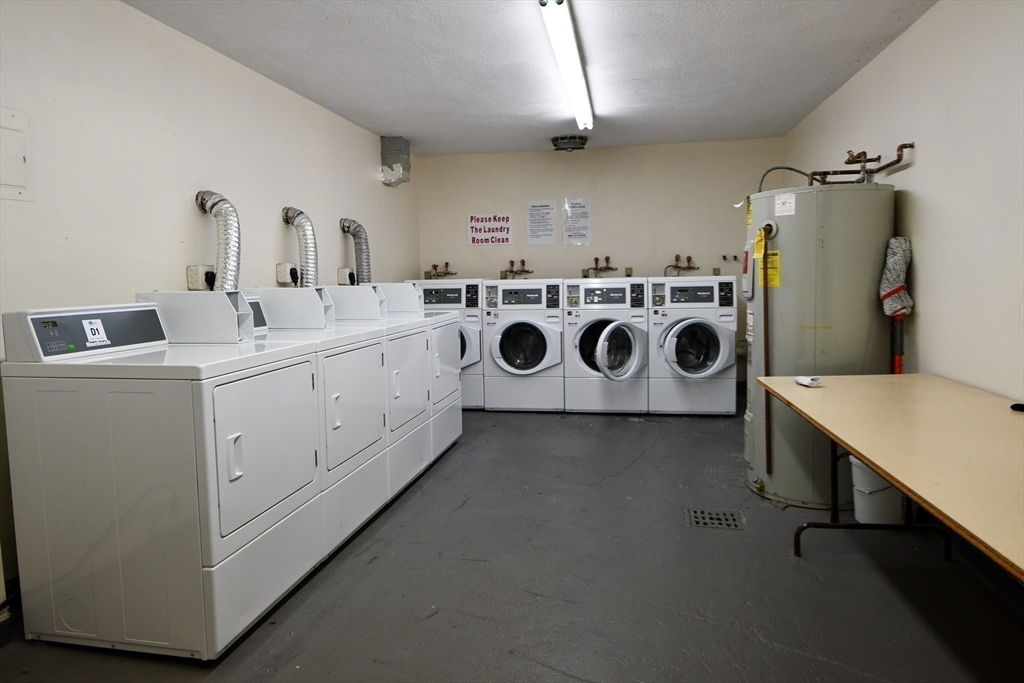 386 Commercial, North End