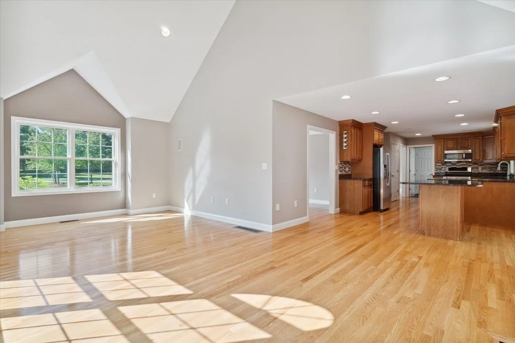 19 Benjamin Ln, Reading