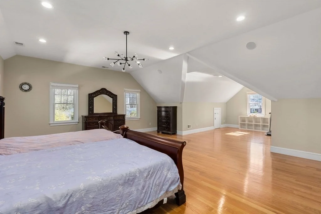 11 Bobolink Rd, Newton Lower Falls