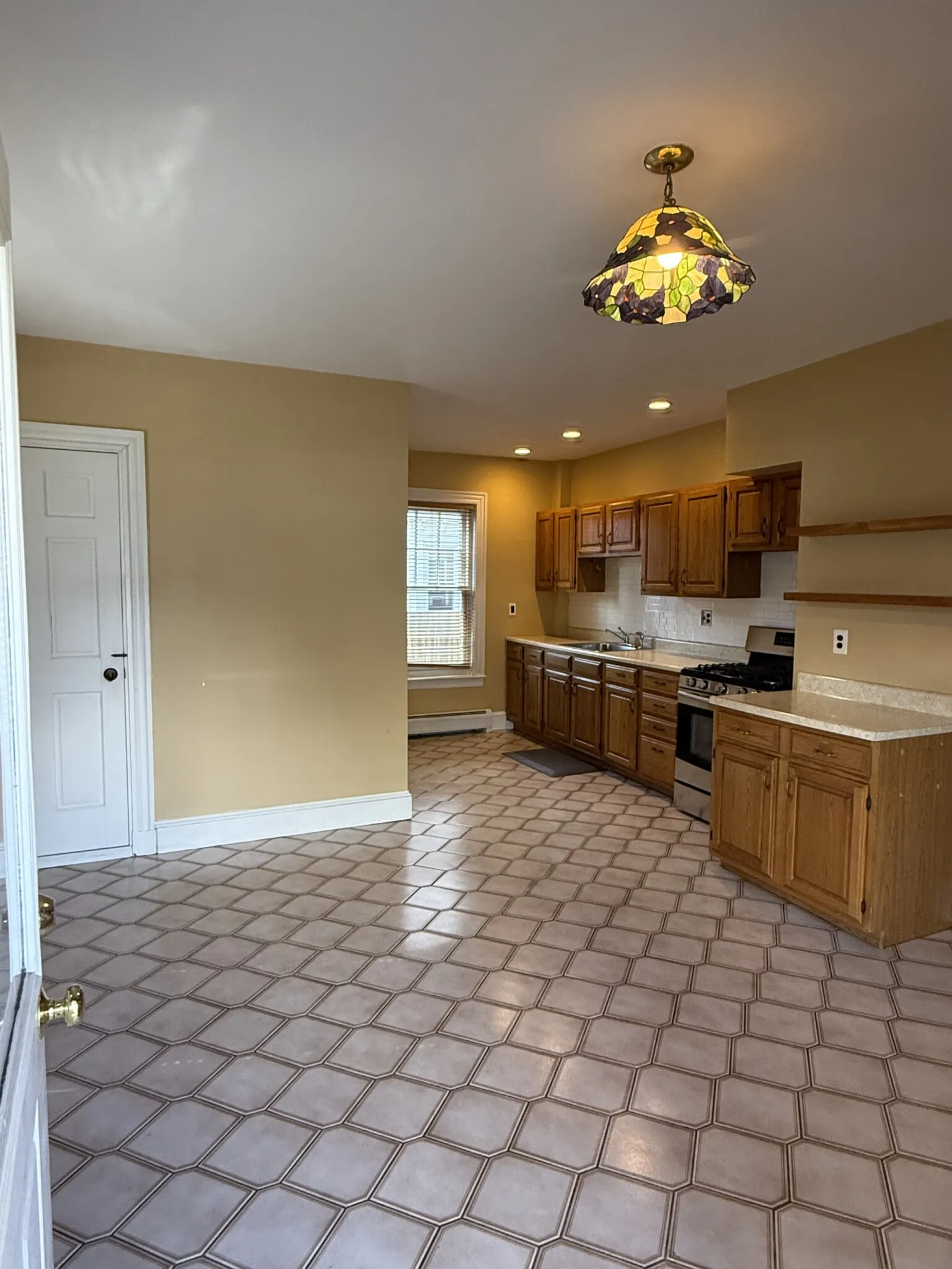 27 Holton St, West Somerville