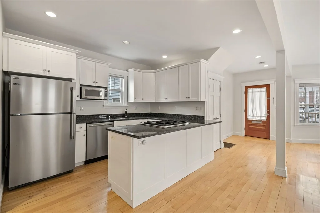 2536 Massachusetts Ave, North Cambridge