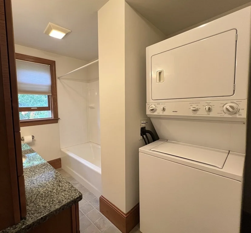 584 Humphrey St, Swampscott