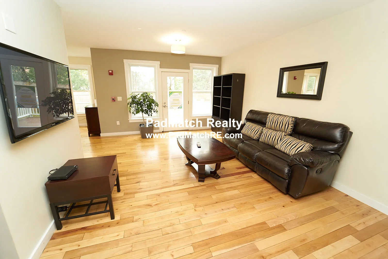 87 New St, Neighborhood Nine