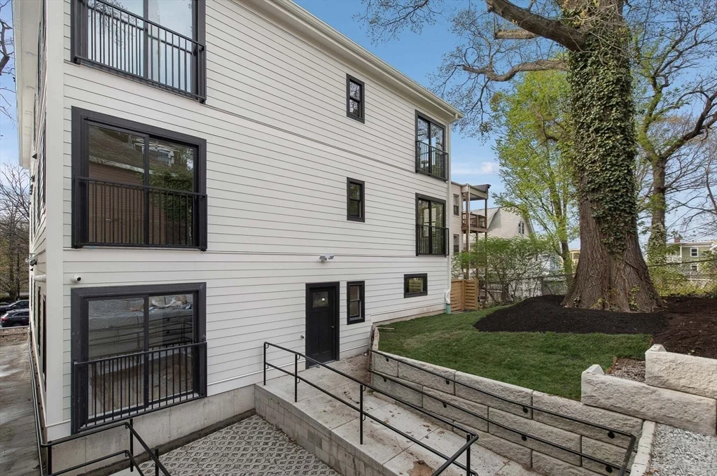 72 Hyde Park Ave, Jamaica Plain