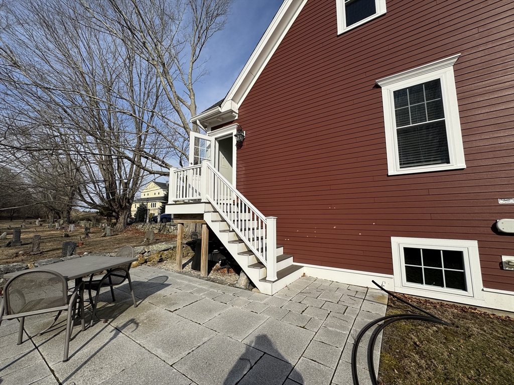 1037 Pleasant St, Bridgewater