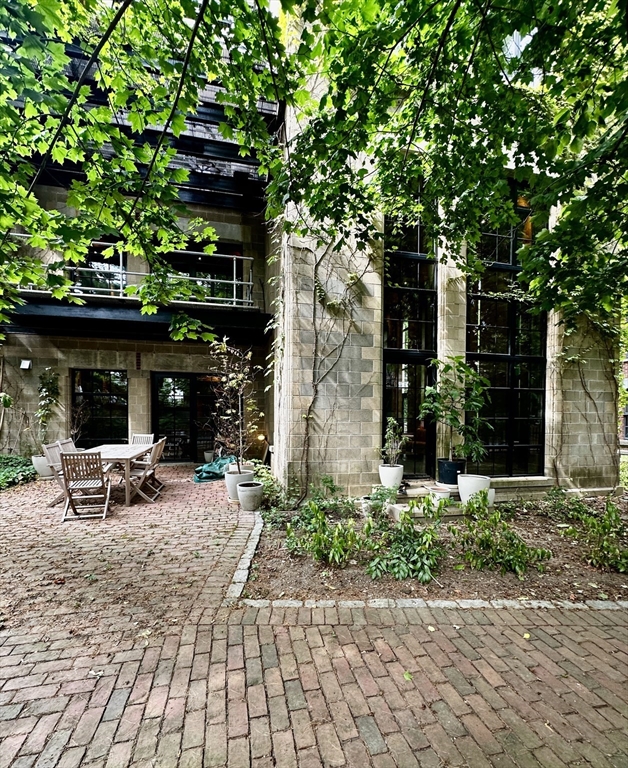 70 Howard St, Davis Square