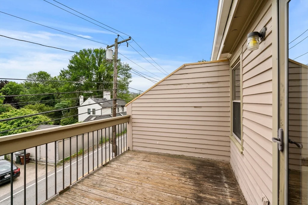 35 Merrimac, Amesbury