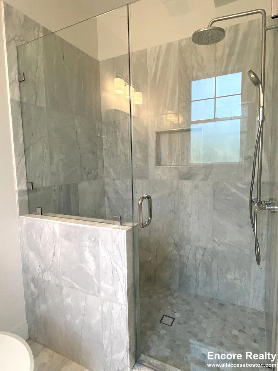 32 Cummins Highway, Roslindale