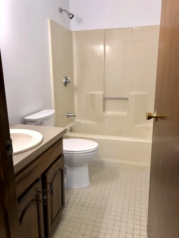 98 Apache Way, Tewksbury