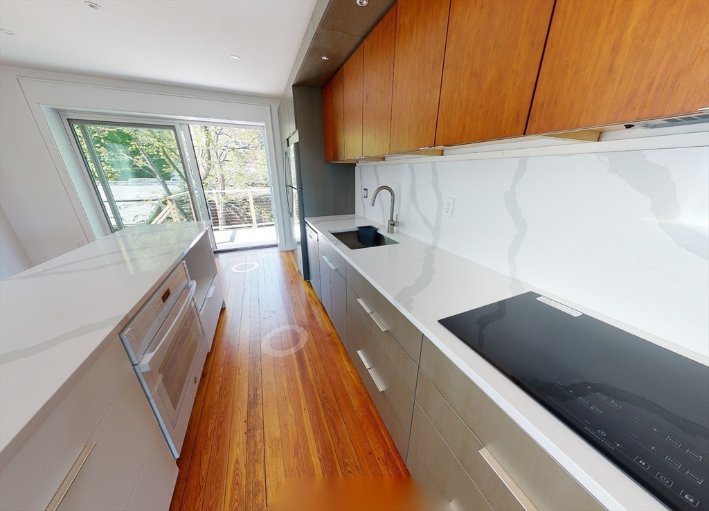 15 Colbourne Crescent, Brookline