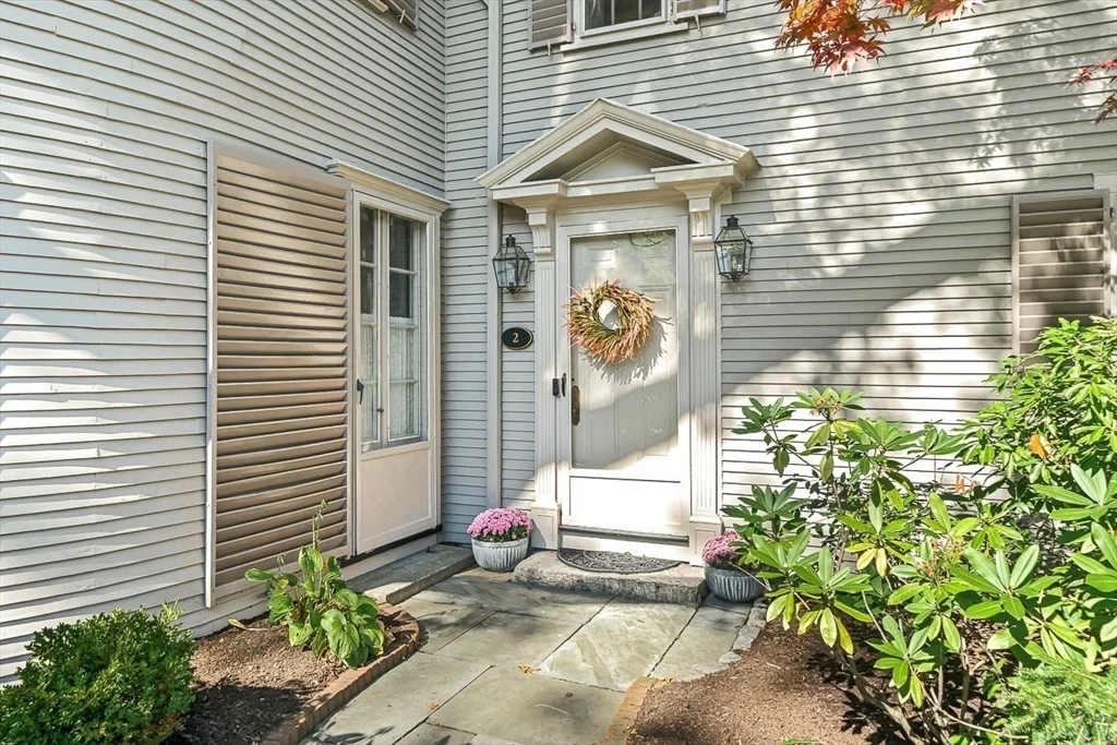 2 Phillips Pond Rd, Natick